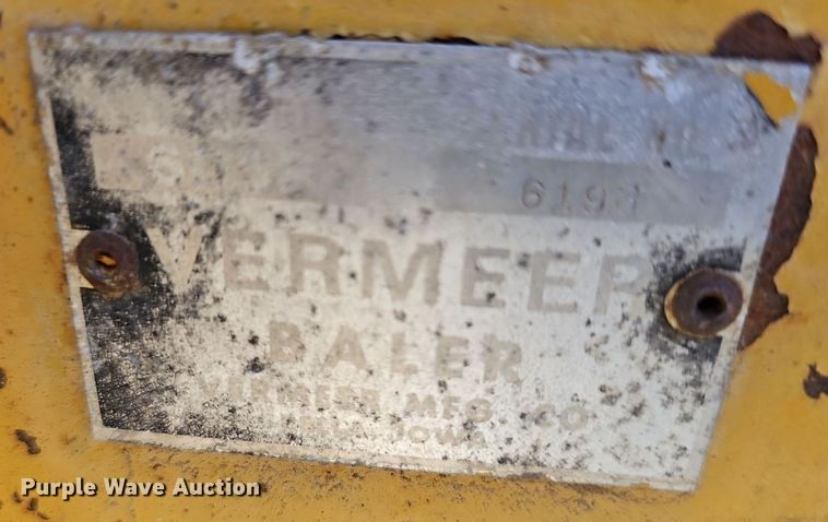 image for item NU9196 Vermeer 605F  round baler