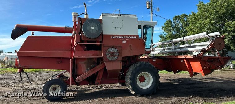 image for item NY9190 International Harvester 815  combine