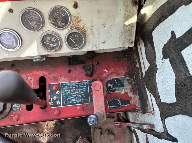 image for item NY9190 International Harvester 815  combine