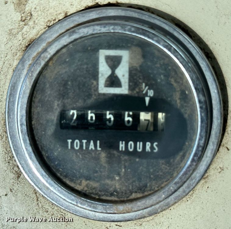 image for item NY9190 International Harvester 815  combine