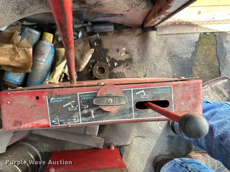 image for item NY9190 International Harvester 815  combine