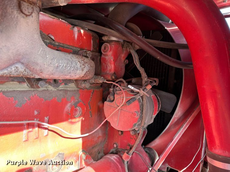 image for item NY9190 International Harvester 815  combine