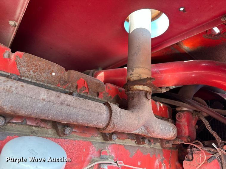 image for item NY9190 International Harvester 815  combine