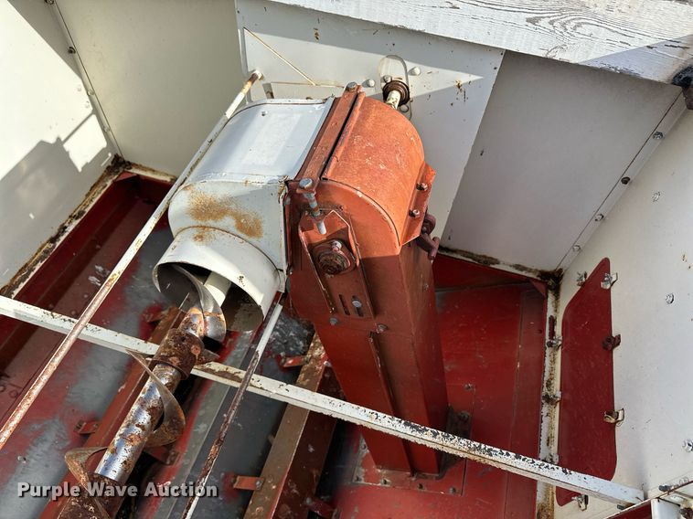 image for item NY9190 International Harvester 815  combine