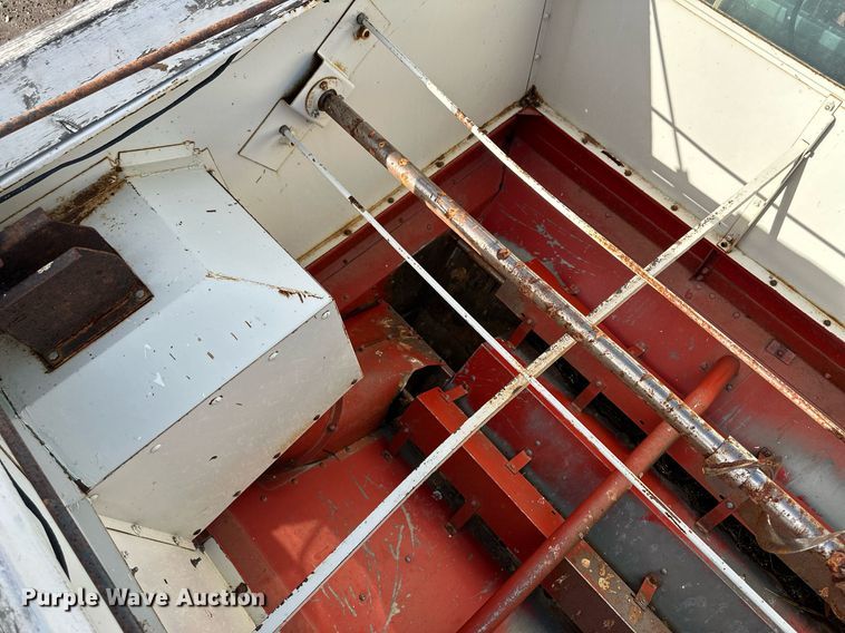 image for item NY9190 International Harvester 815  combine