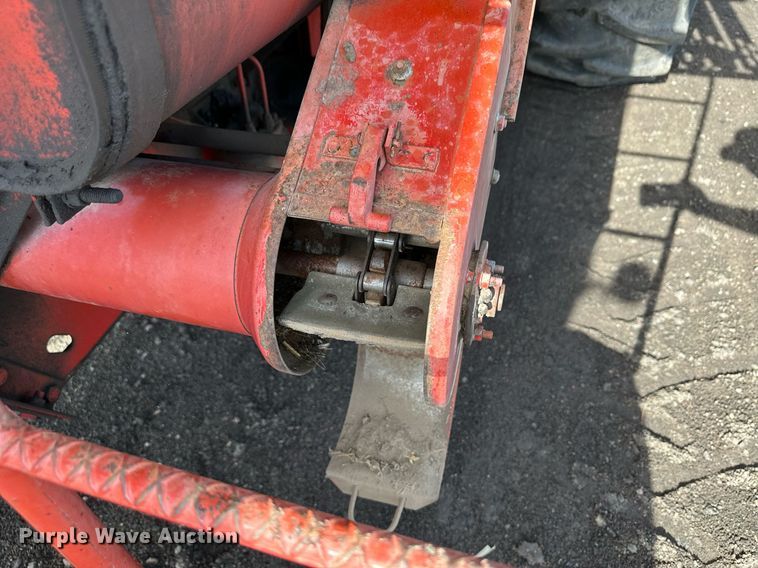 image for item NY9190 International Harvester 815  combine