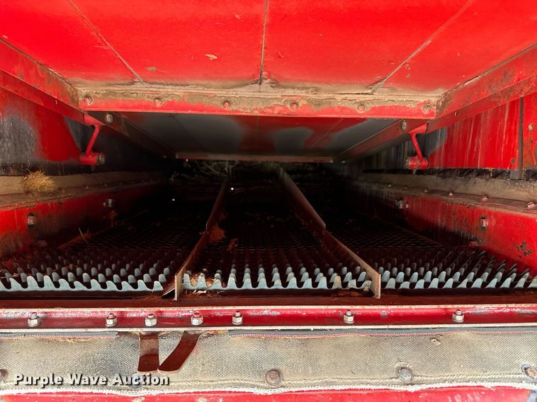 image for item NY9190 International Harvester 815  combine