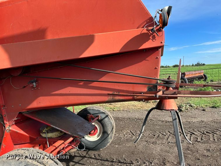 image for item NY9190 International Harvester 815  combine