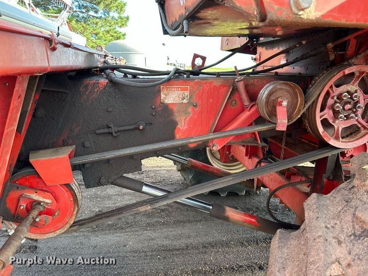 image for item NY9190 International Harvester 815  combine