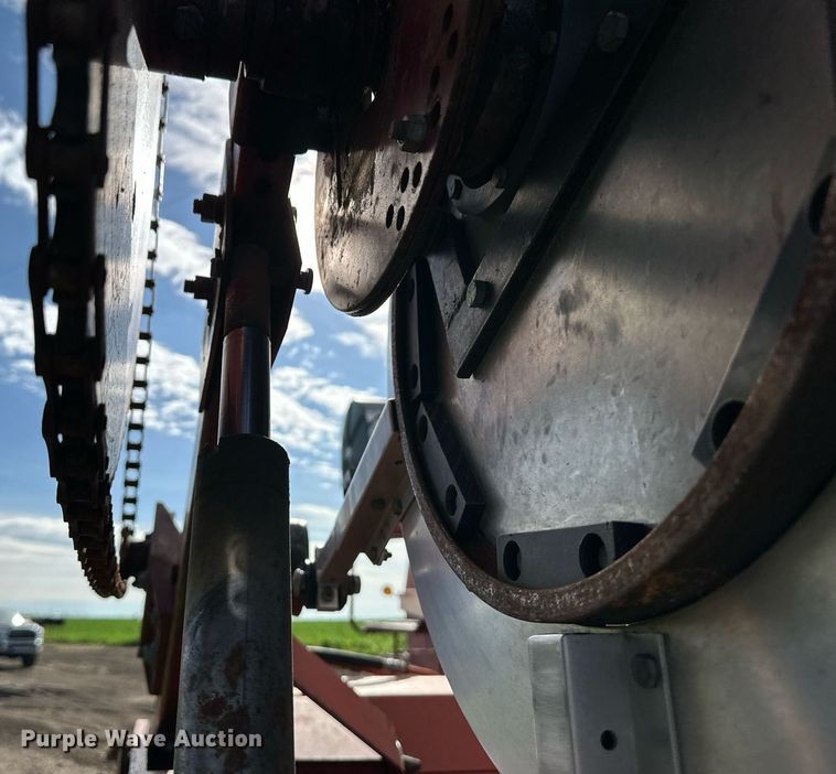 image for item NY9190 International Harvester 815  combine