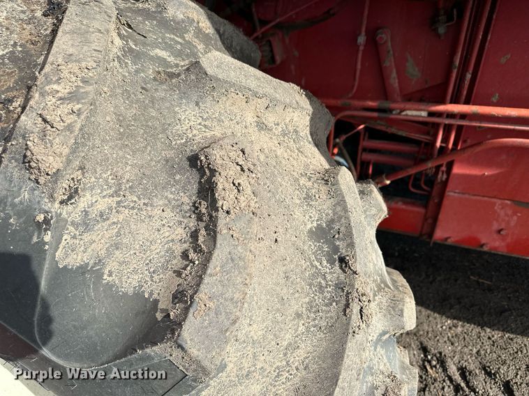 image for item NY9190 International Harvester 815  combine