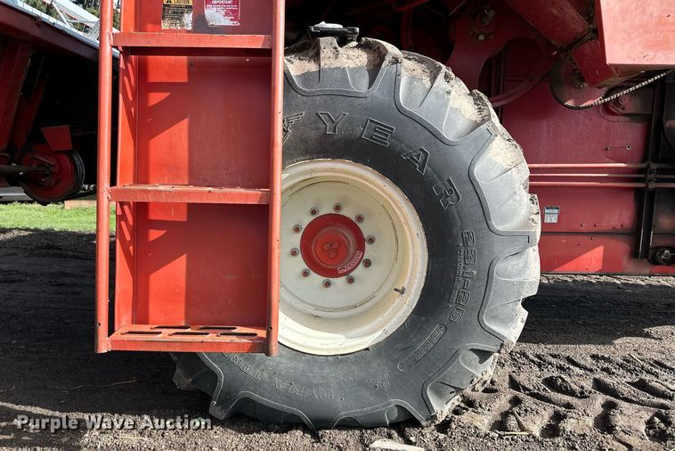 image for item NY9190 International Harvester 815  combine