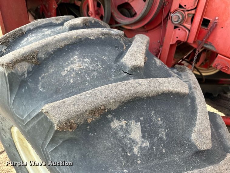 image for item NY9190 International Harvester 815  combine