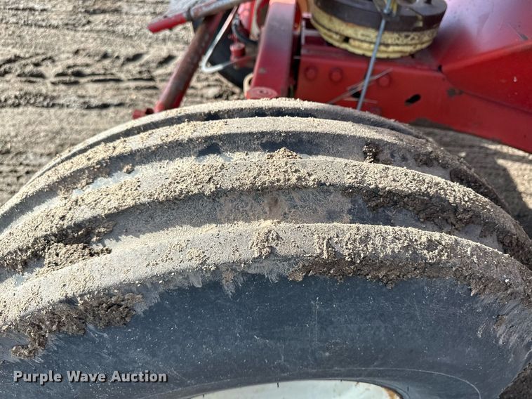 image for item NY9190 International Harvester 815  combine