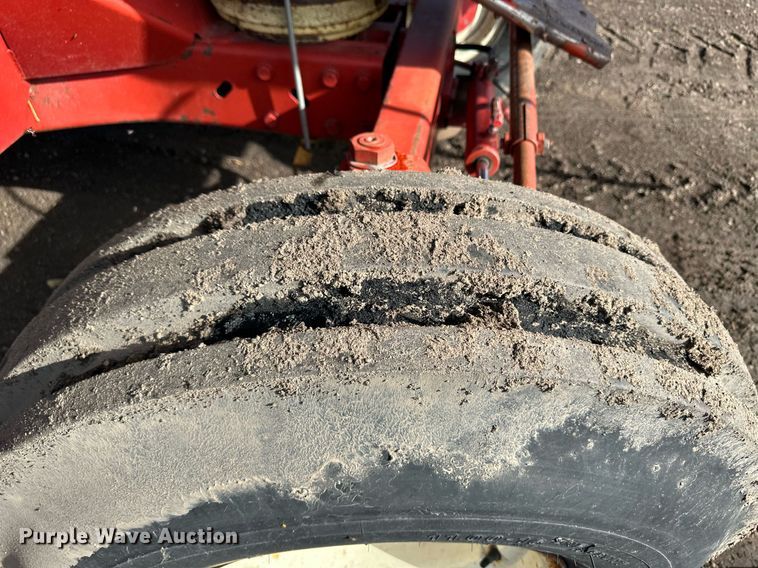 image for item NY9190 International Harvester 815  combine