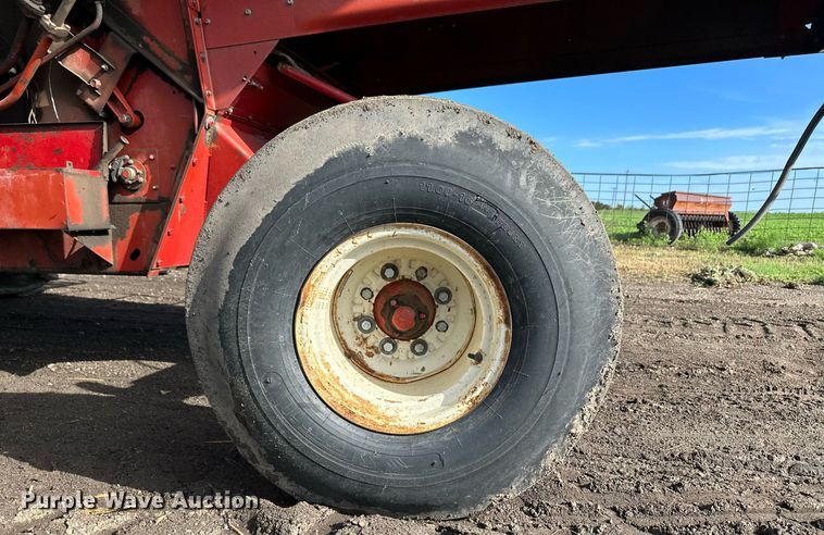 image for item NY9190 International Harvester 815  combine