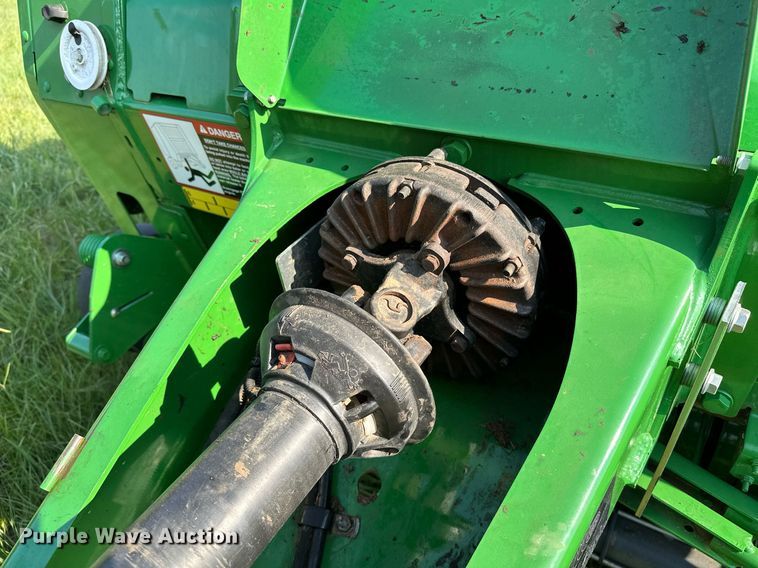 image for item OC9141 2019 John Deere 460M  round baler