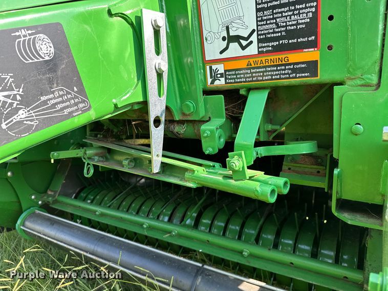 image for item OC9141 2019 John Deere 460M  round baler