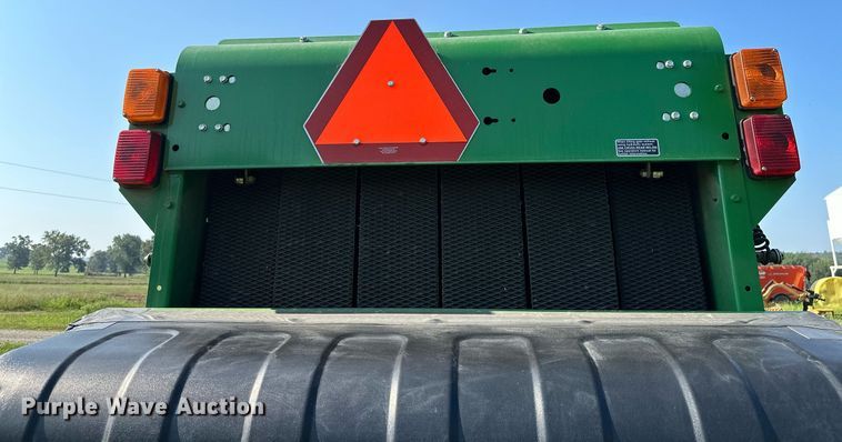 image for item OC9141 2019 John Deere 460M  round baler