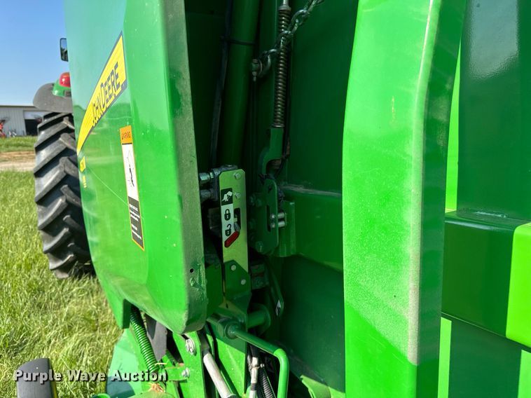 image for item OC9141 2019 John Deere 460M  round baler