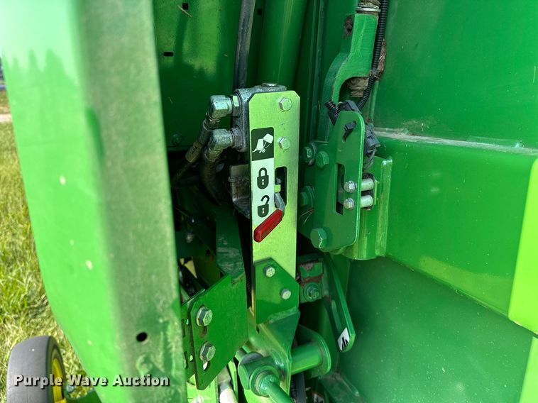 image for item OC9141 2019 John Deere 460M  round baler