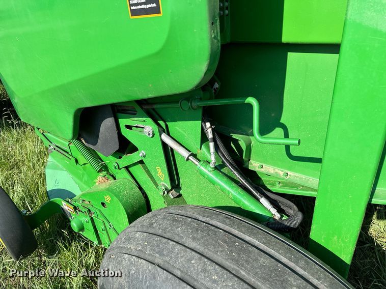 image for item OC9141 2019 John Deere 460M  round baler