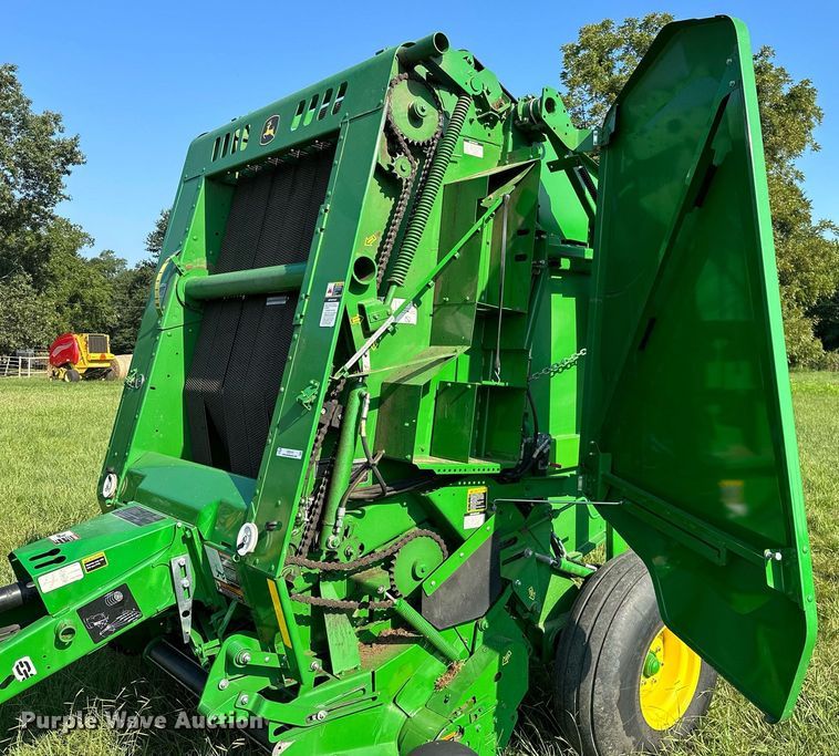 image for item OC9141 2019 John Deere 460M  round baler