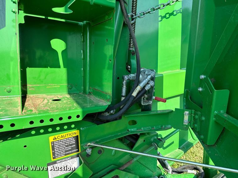 image for item OC9141 2019 John Deere 460M  round baler