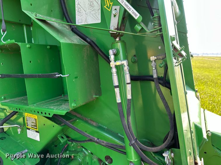 image for item OC9141 2019 John Deere 460M  round baler