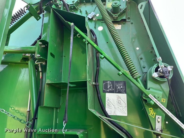 image for item OC9141 2019 John Deere 460M  round baler