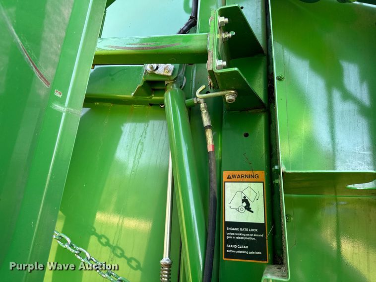 image for item OC9141 2019 John Deere 460M  round baler