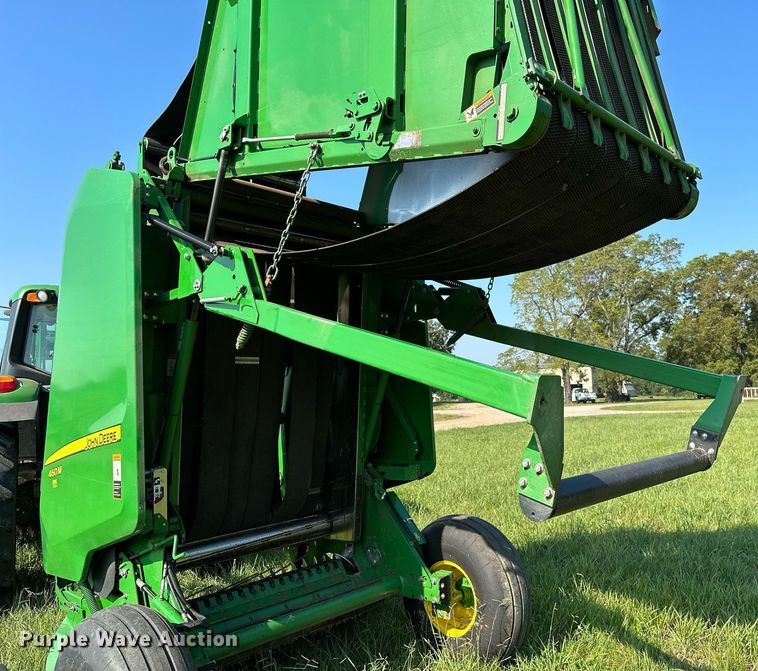 image for item OC9141 2019 John Deere 460M  round baler