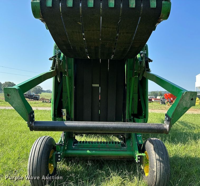 image for item OC9141 2019 John Deere 460M  round baler