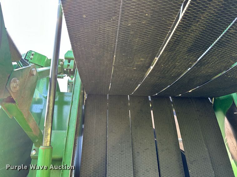 image for item OC9141 2019 John Deere 460M  round baler