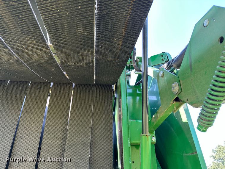 image for item OC9141 2019 John Deere 460M  round baler