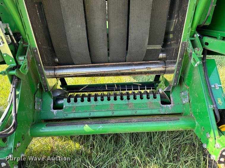image for item OC9141 2019 John Deere 460M  round baler