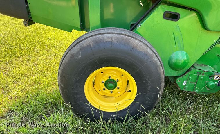 image for item OC9141 2019 John Deere 460M  round baler