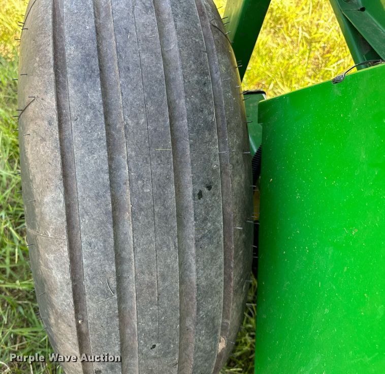 image for item OC9141 2019 John Deere 460M  round baler