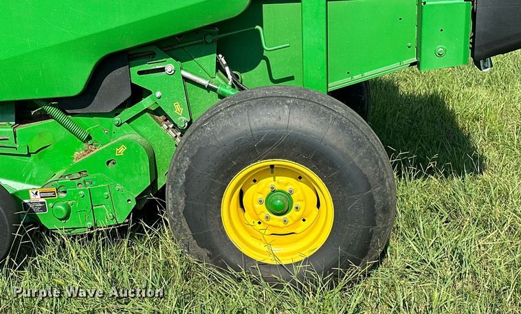 image for item OC9141 2019 John Deere 460M  round baler