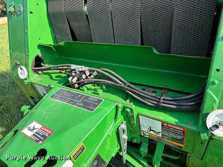image for item OC9141 2019 John Deere 460M  round baler