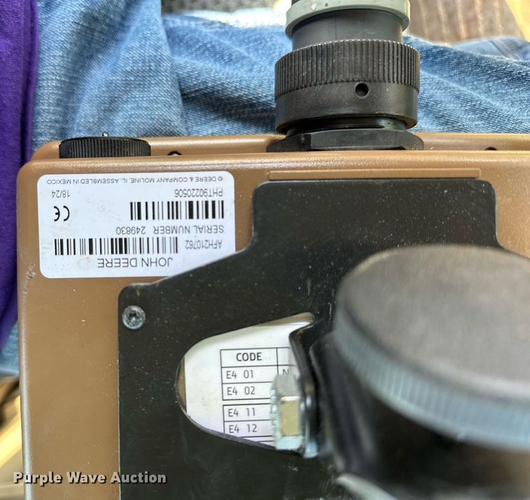 image for item OC9141 2019 John Deere 460M  round baler