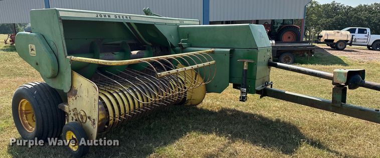 image for item OC9184 John Deere 336  small square baler