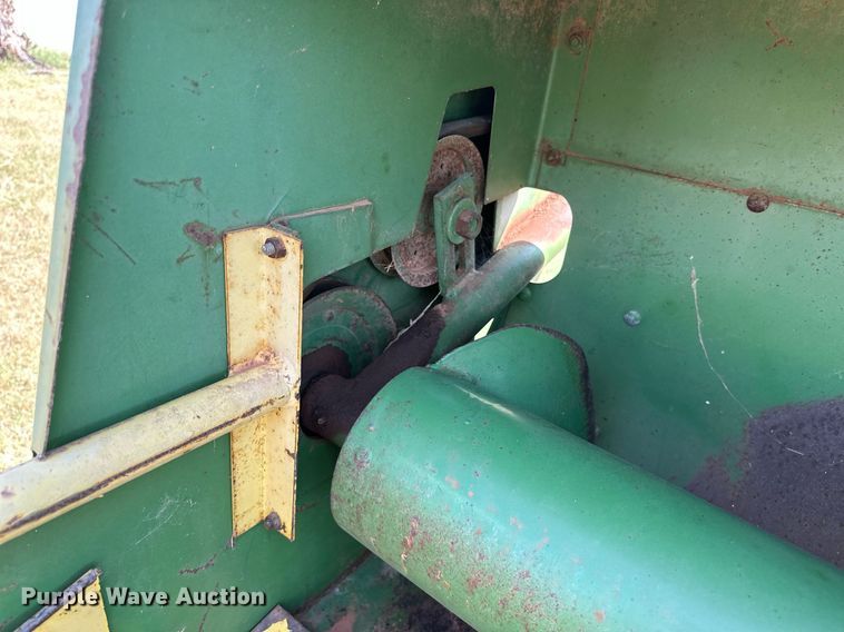 image for item OC9184 John Deere 336  small square baler
