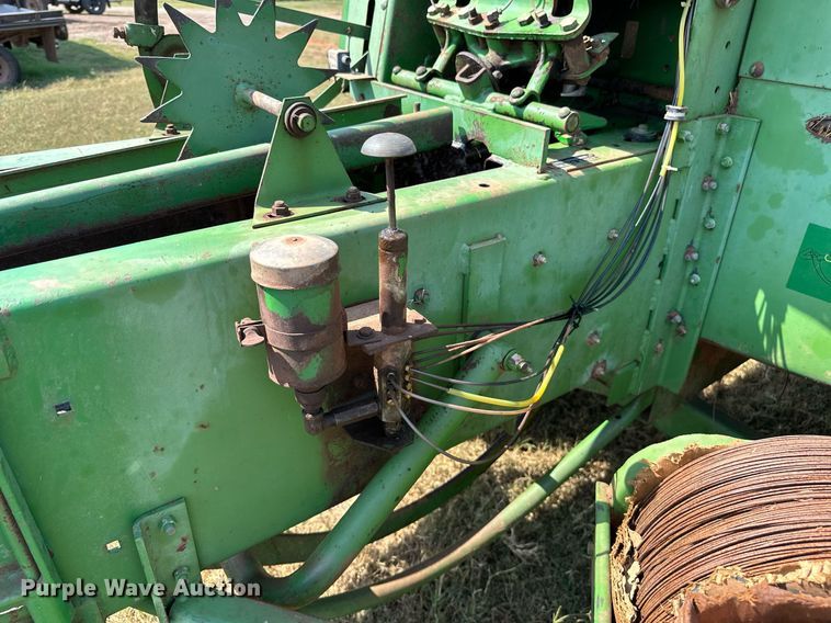 image for item OC9184 John Deere 336  small square baler