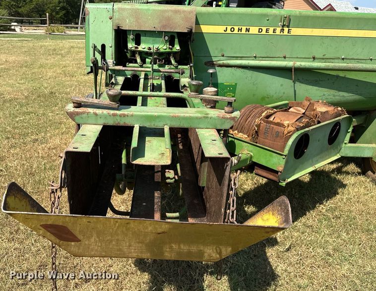 image for item OC9184 John Deere 336  small square baler