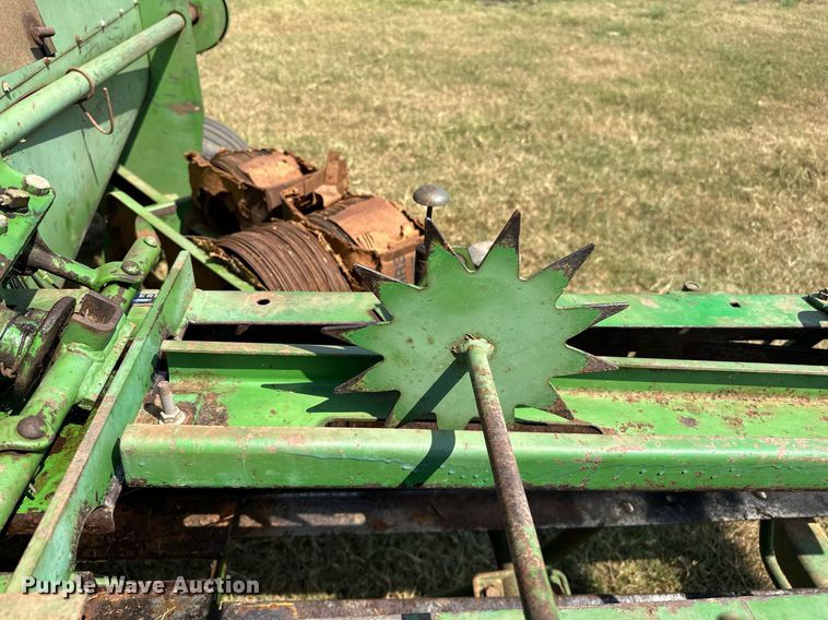 image for item OC9184 John Deere 336  small square baler