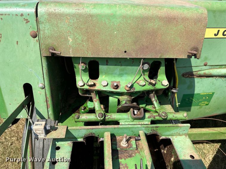 image for item OC9184 John Deere 336  small square baler