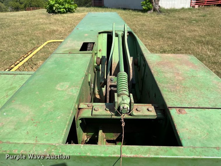 image for item OC9184 John Deere 336  small square baler