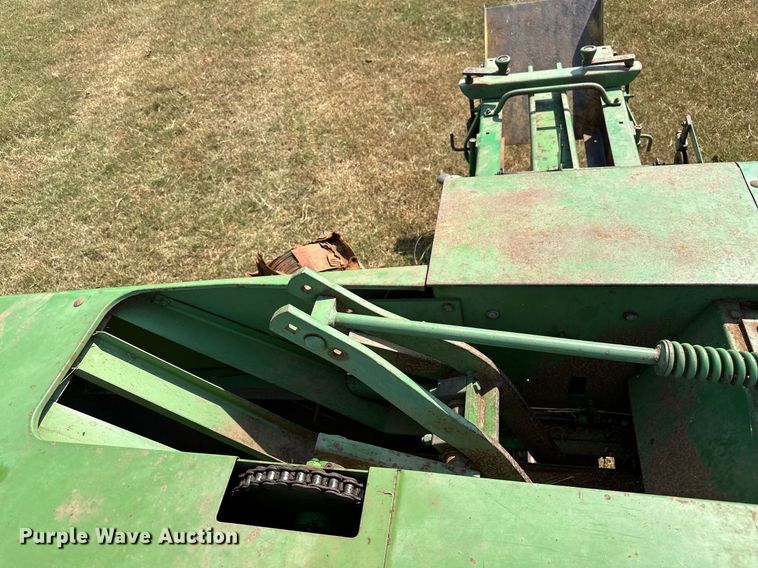 image for item OC9184 John Deere 336  small square baler