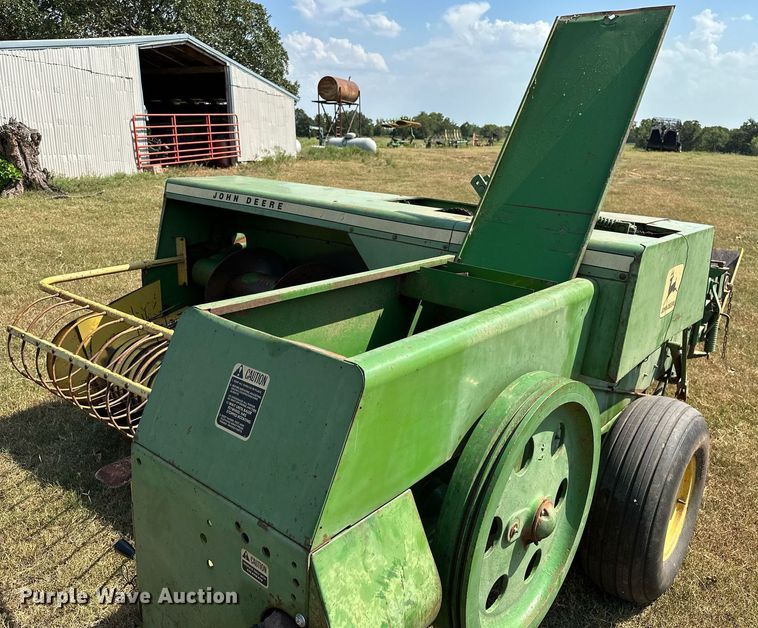 image for item OC9184 John Deere 336  small square baler